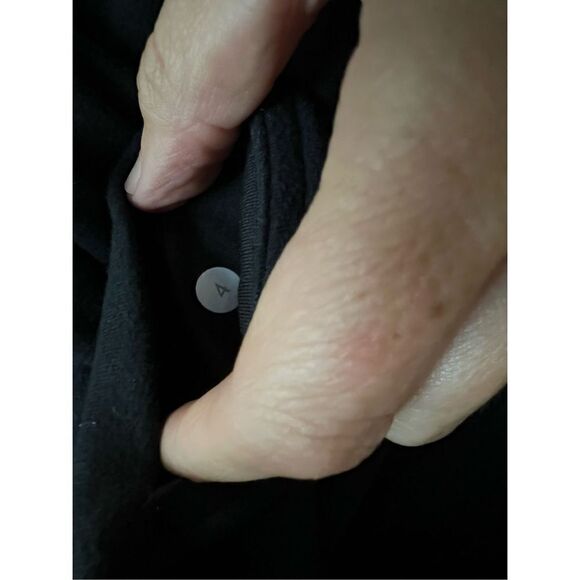 Lululemon reversible black Capri leggings 4 - Picture 4 of 4